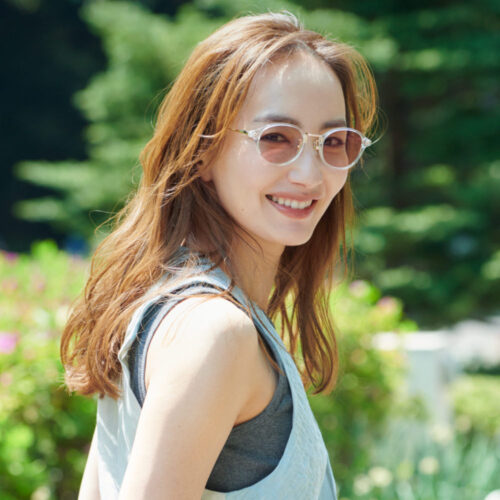 辻元舞さんセレクトアイウエア「Everyday Chic feat. Mai Tsujimoto― 目元から変える、毎日の顔。」