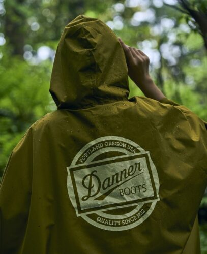 CAMP・FESシーズン大活躍のDANNER「 RAIN PONCHO」