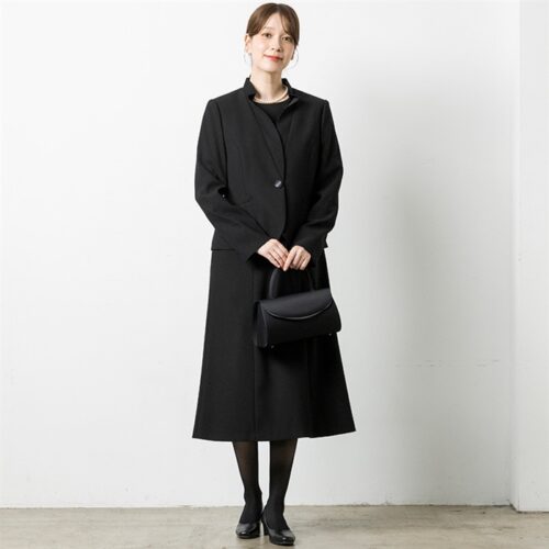 クチュールテイストのスタンドカラーアンサンブル