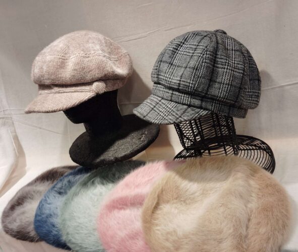 [特価帽子］　１０００円より販売中！！