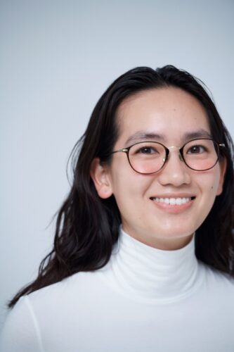 かけるだけで簡単チーク効果！「チークカラーレンズ」販売中！