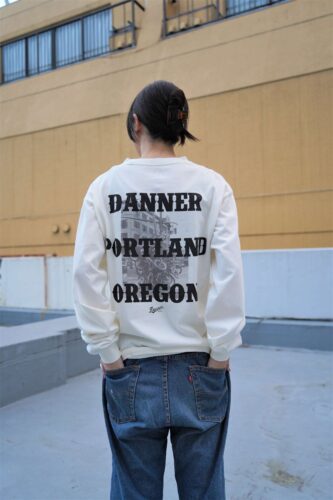 DANNERの本拠地ポートランドの写真をプリントした「ロングスリーブTシャツ」