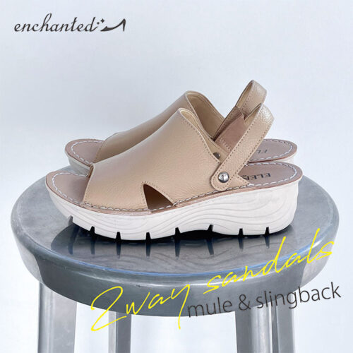 履き方を変えて楽しめる、2WAYサンダル。