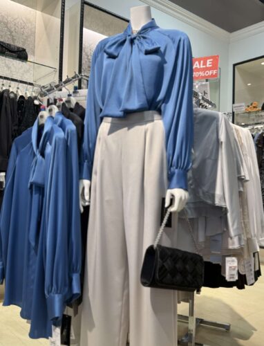 ブラウス×パンツ